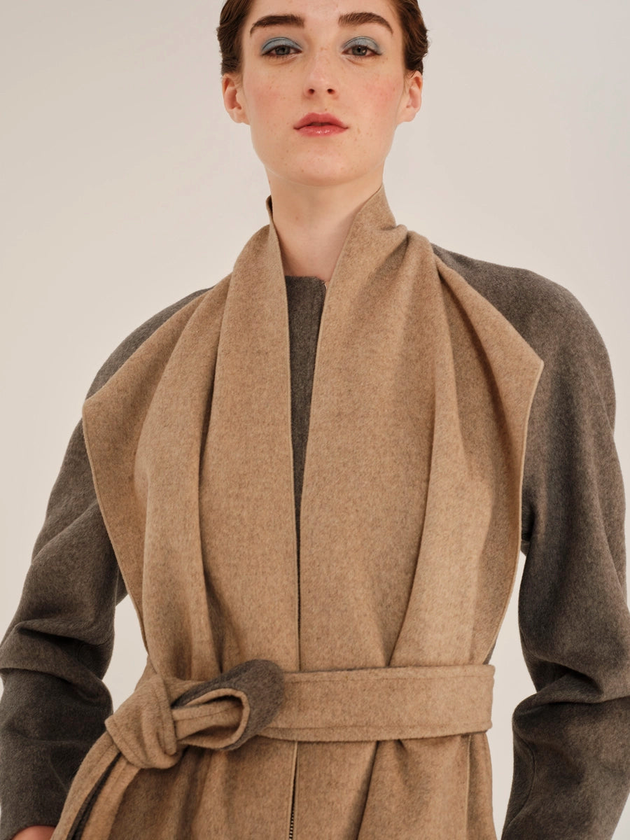 Long Coat with Attached Scarf – Sculptures W25363