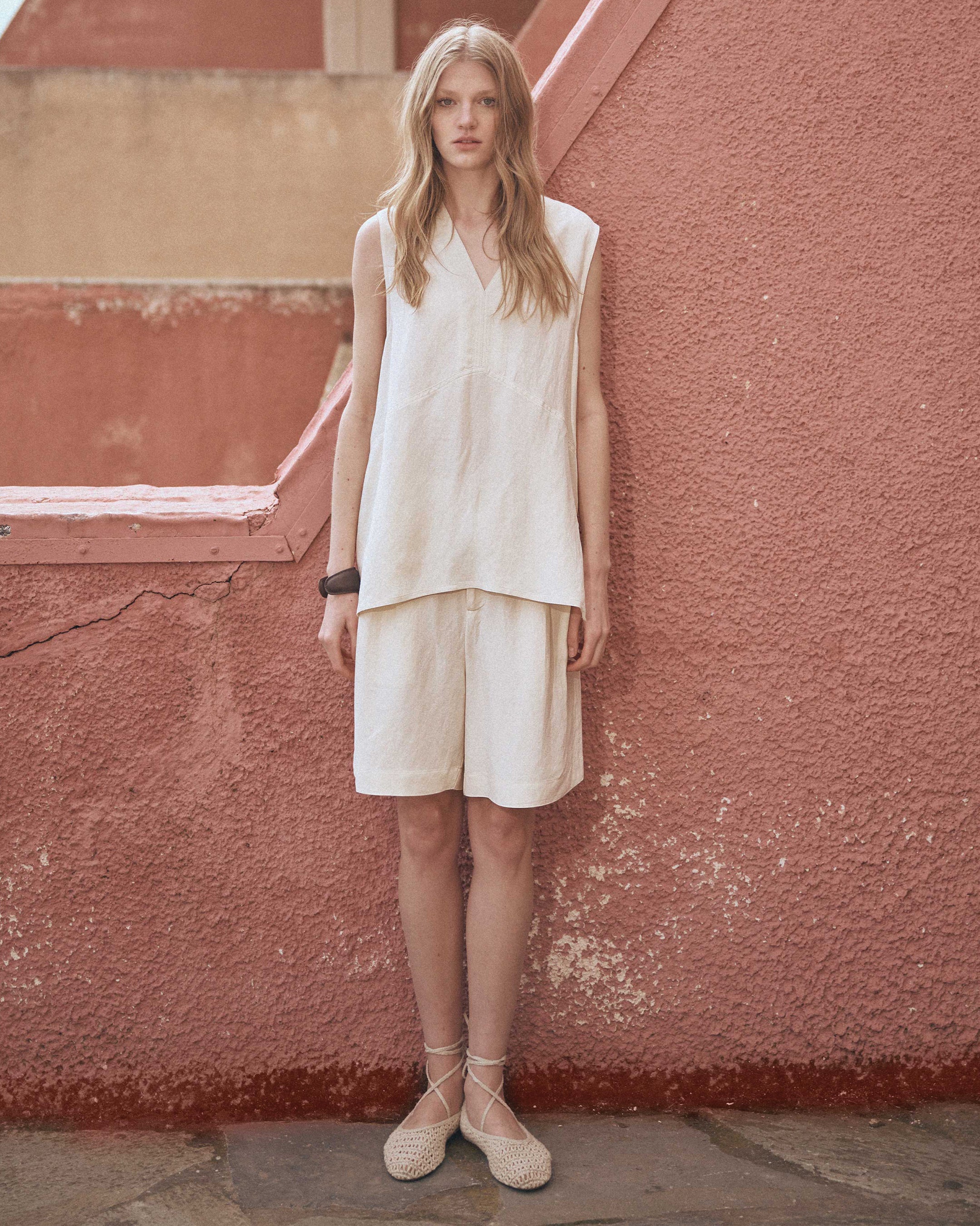 Natural Bermuda Shorts with pleats