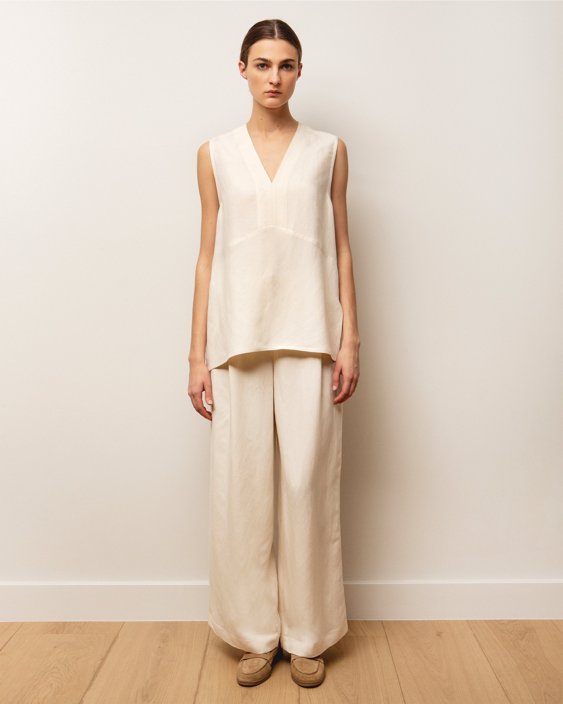 Natural wide legs Trousers with pleats