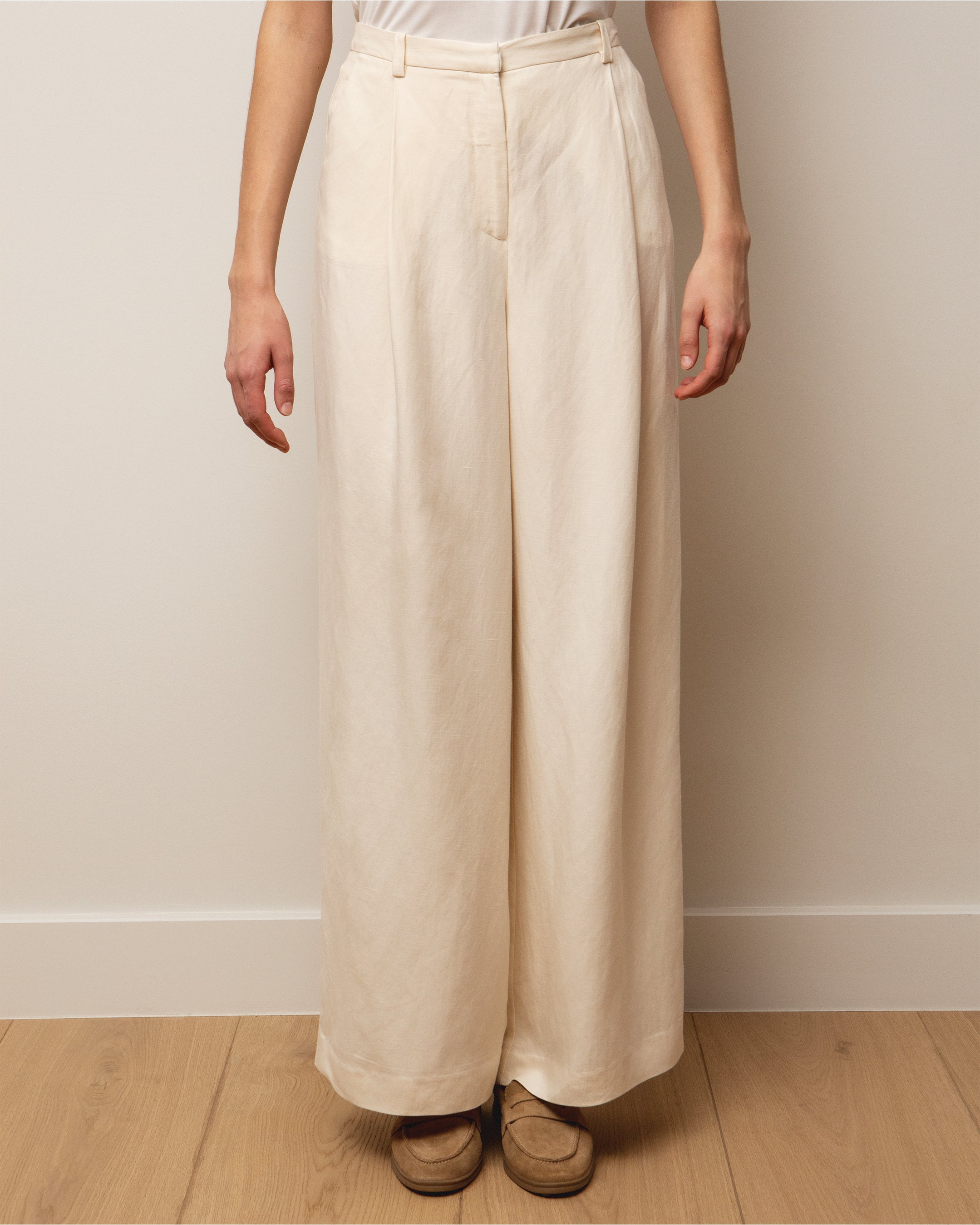 Natural wide legs Trousers with pleats