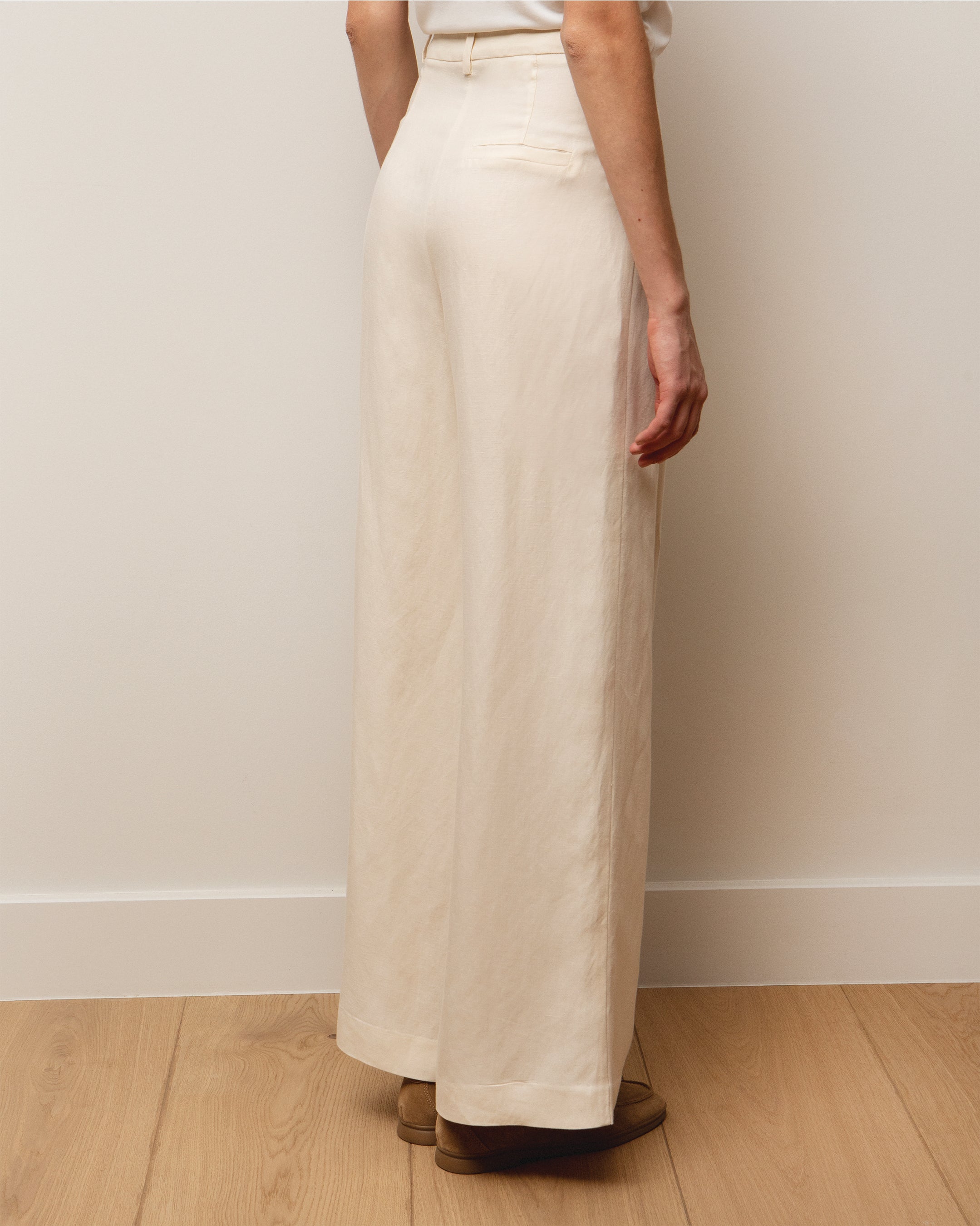Natural wide legs Trousers with pleats