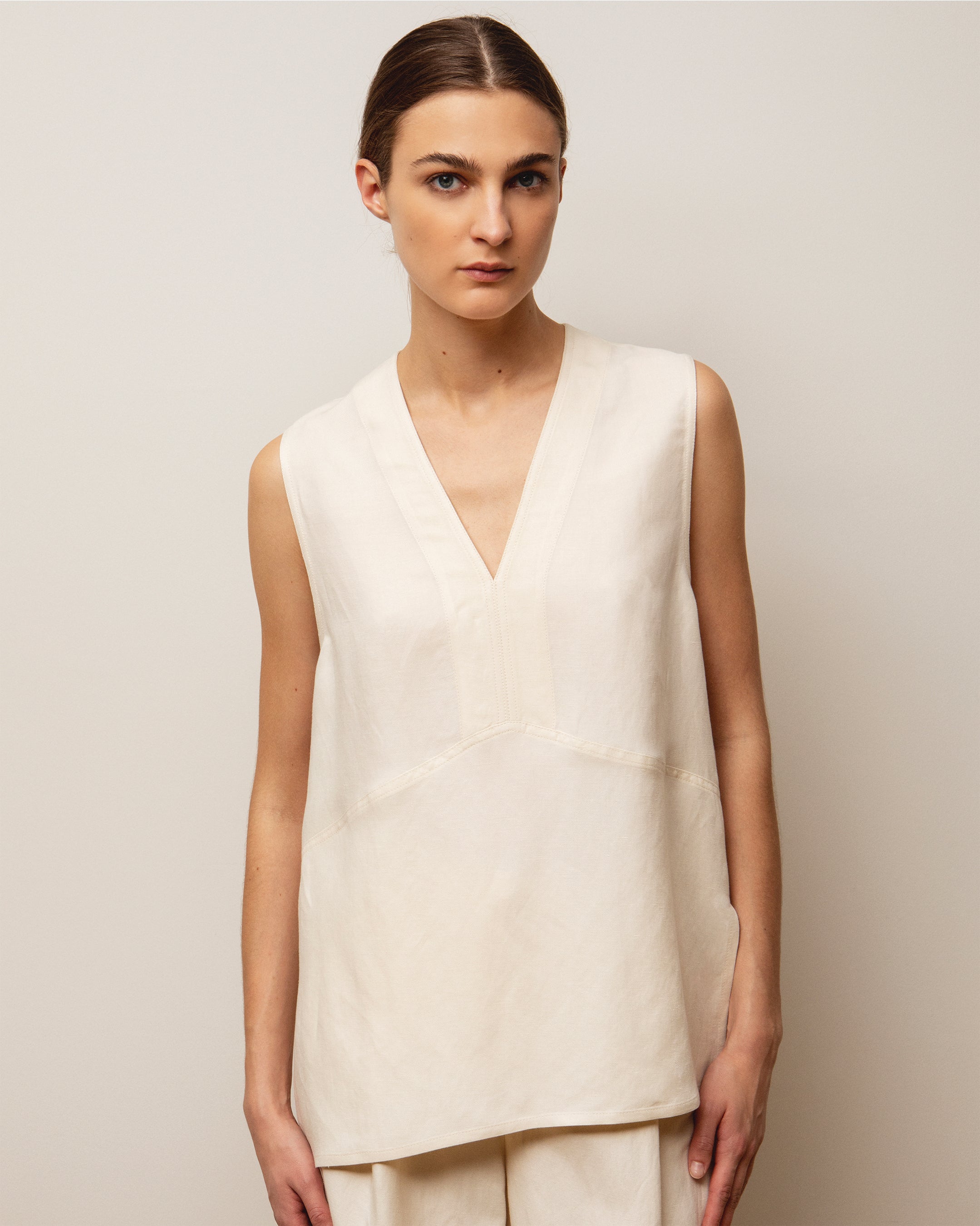 Sleeveless Blouse with V neckline