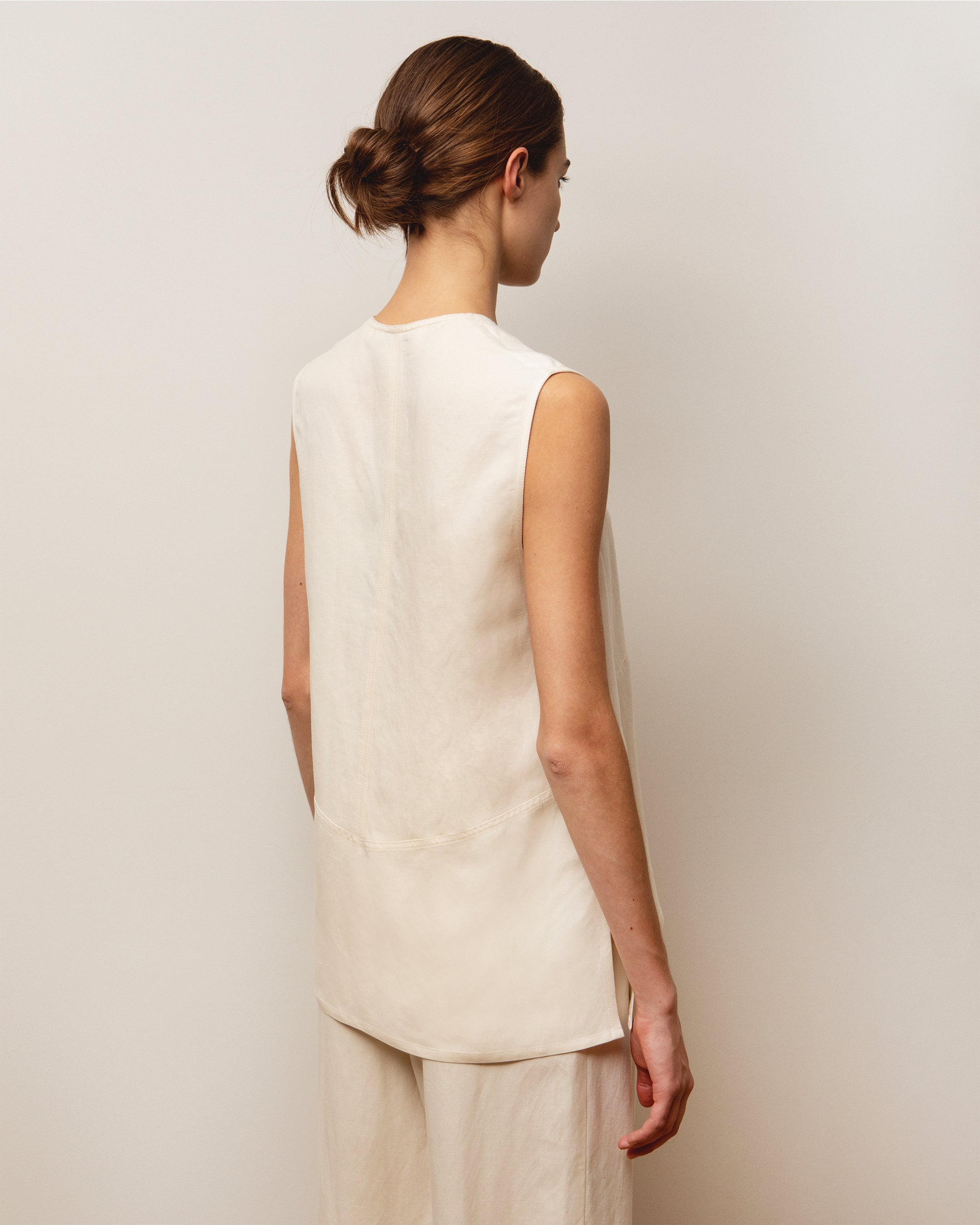 Sleeveless Blouse with V neckline