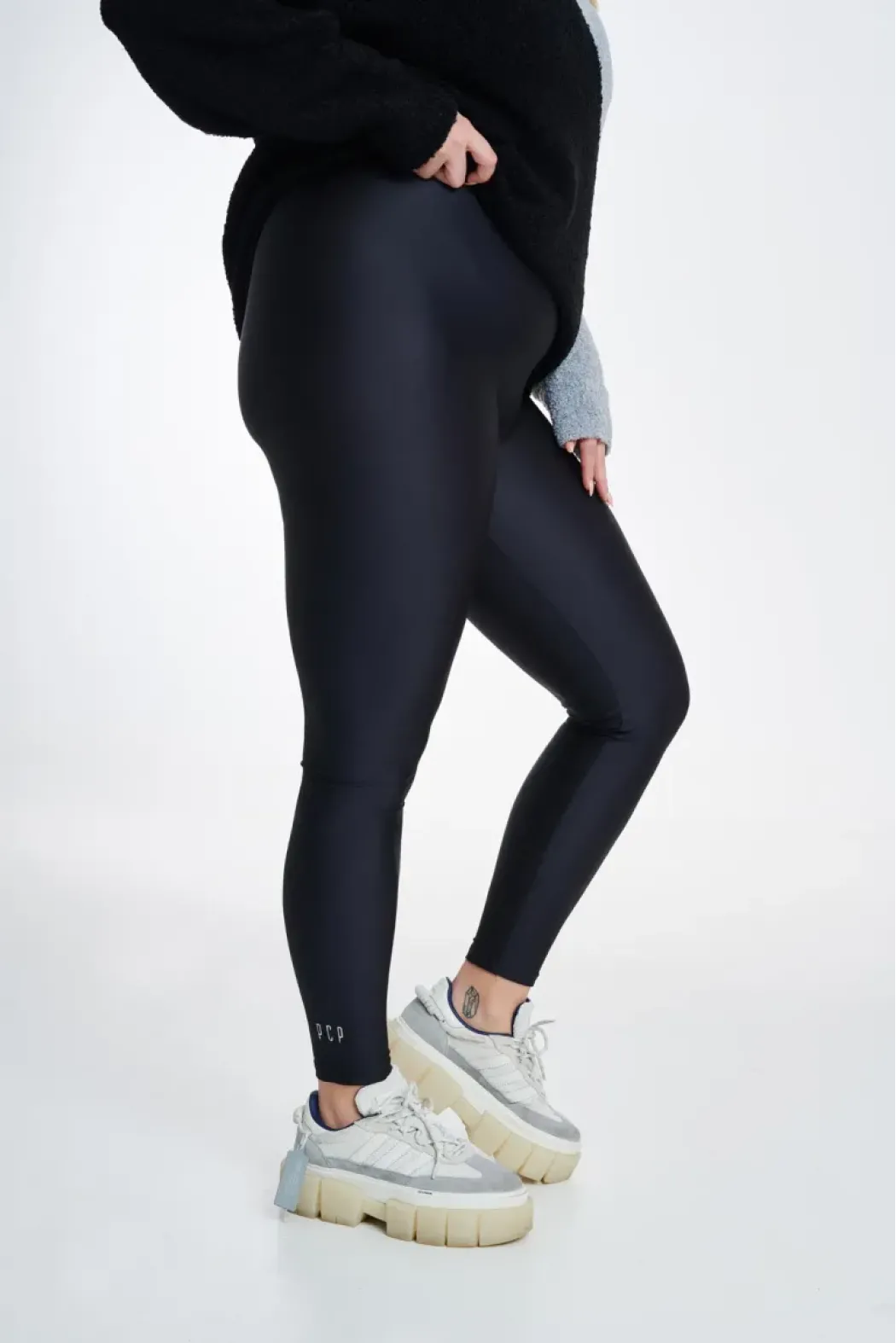 Jacqueline Shiny Curvy Leggings