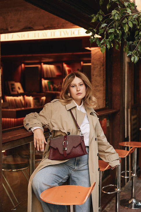 "Go your own way" shoulder bag, cherry nickel