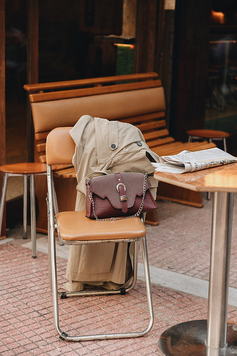 "Go your own way" shoulder bag, cherry nickel