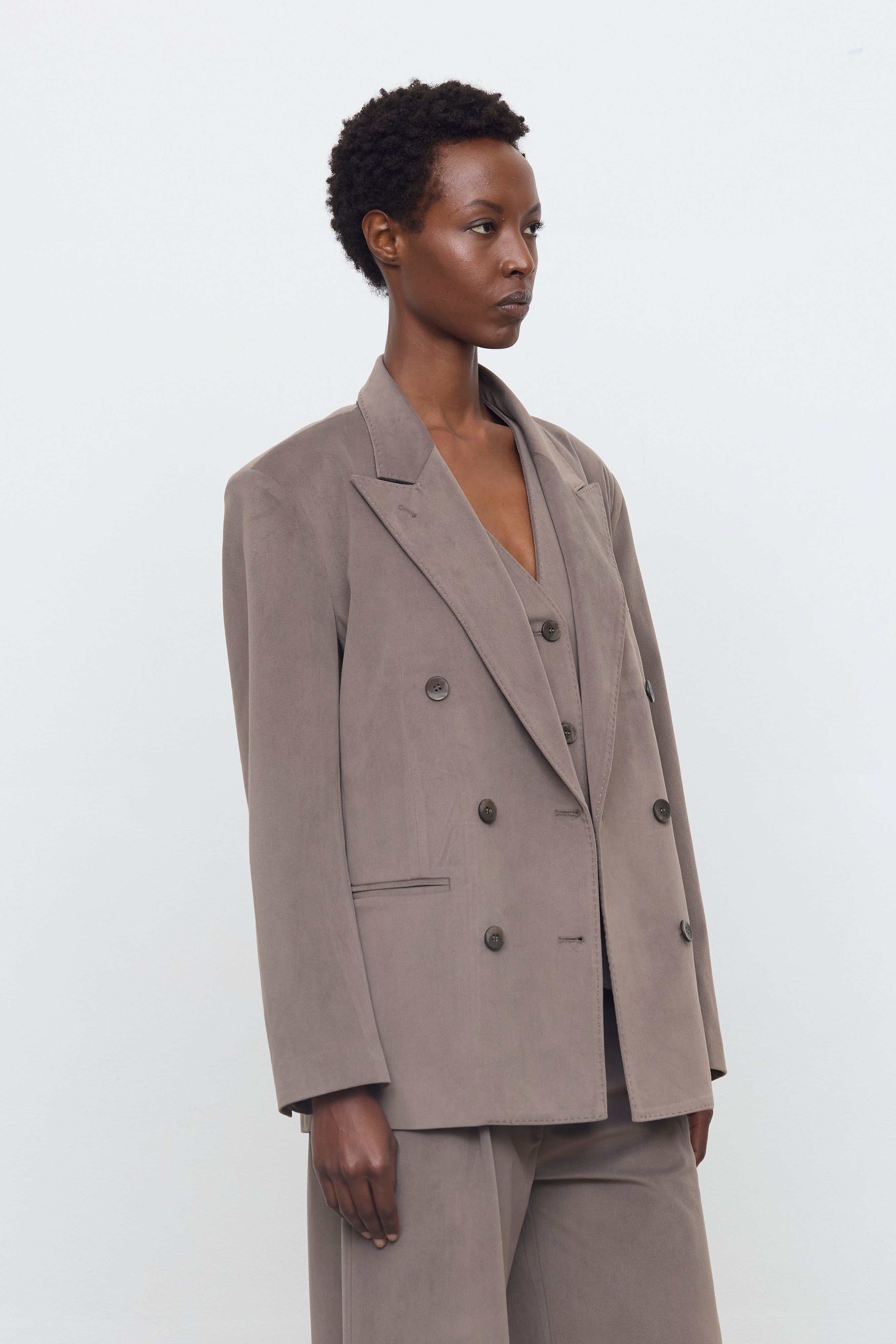 EFW260070 BLAZER