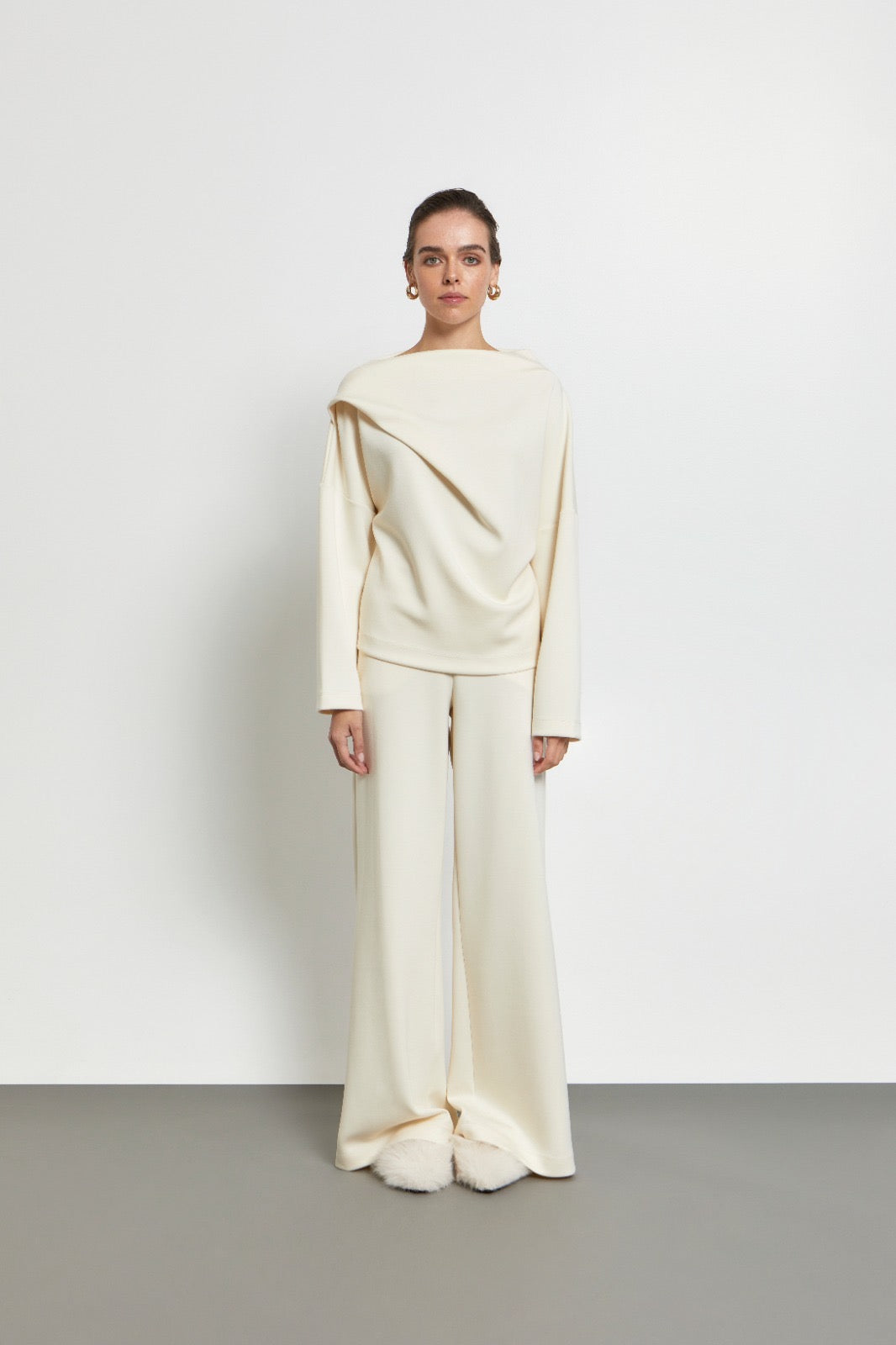 W26253 TOP WITH FOLDED SHOULDER