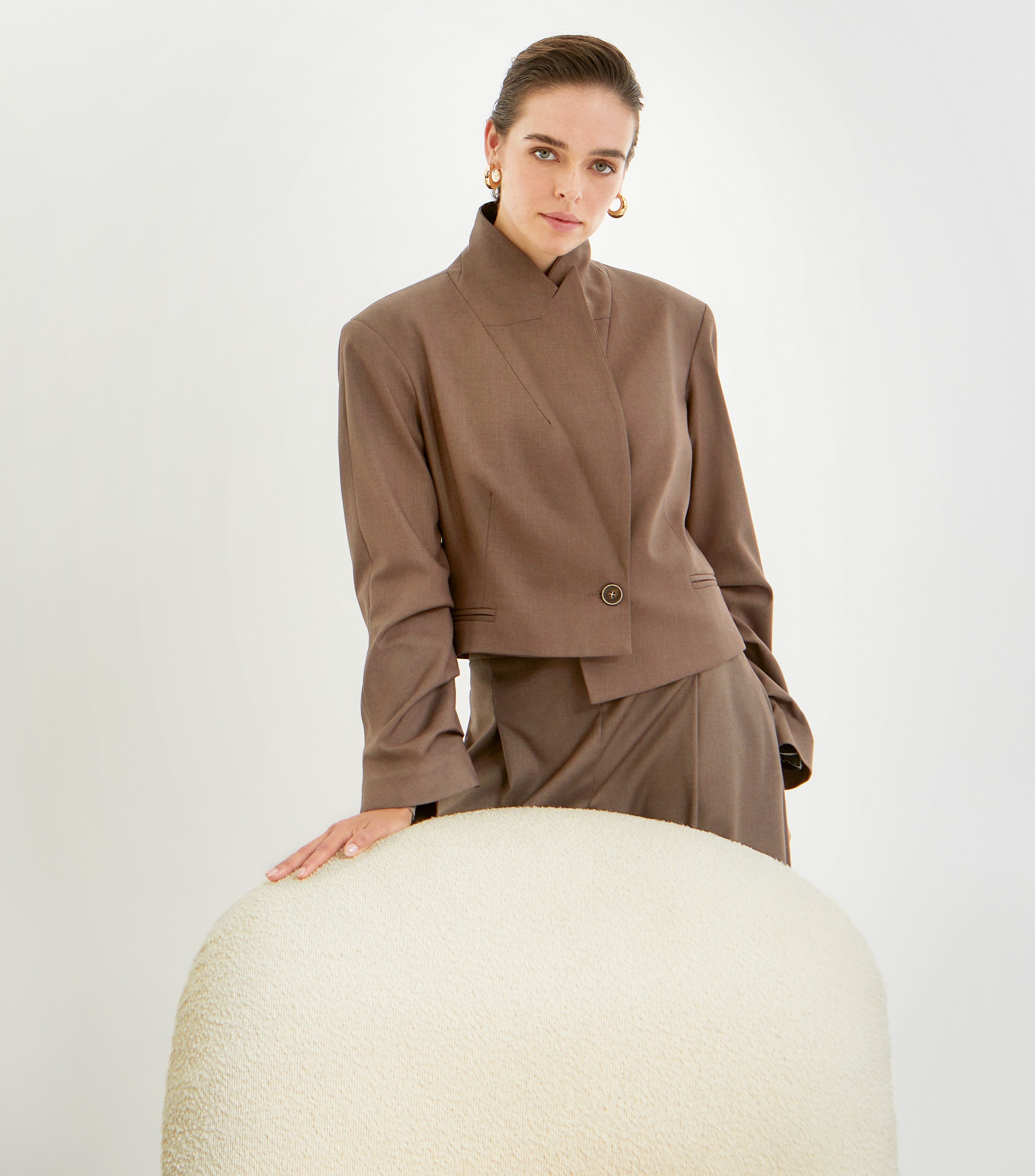 W26224  CROPPED BLAZER  WITH PLEATED SLEEVES