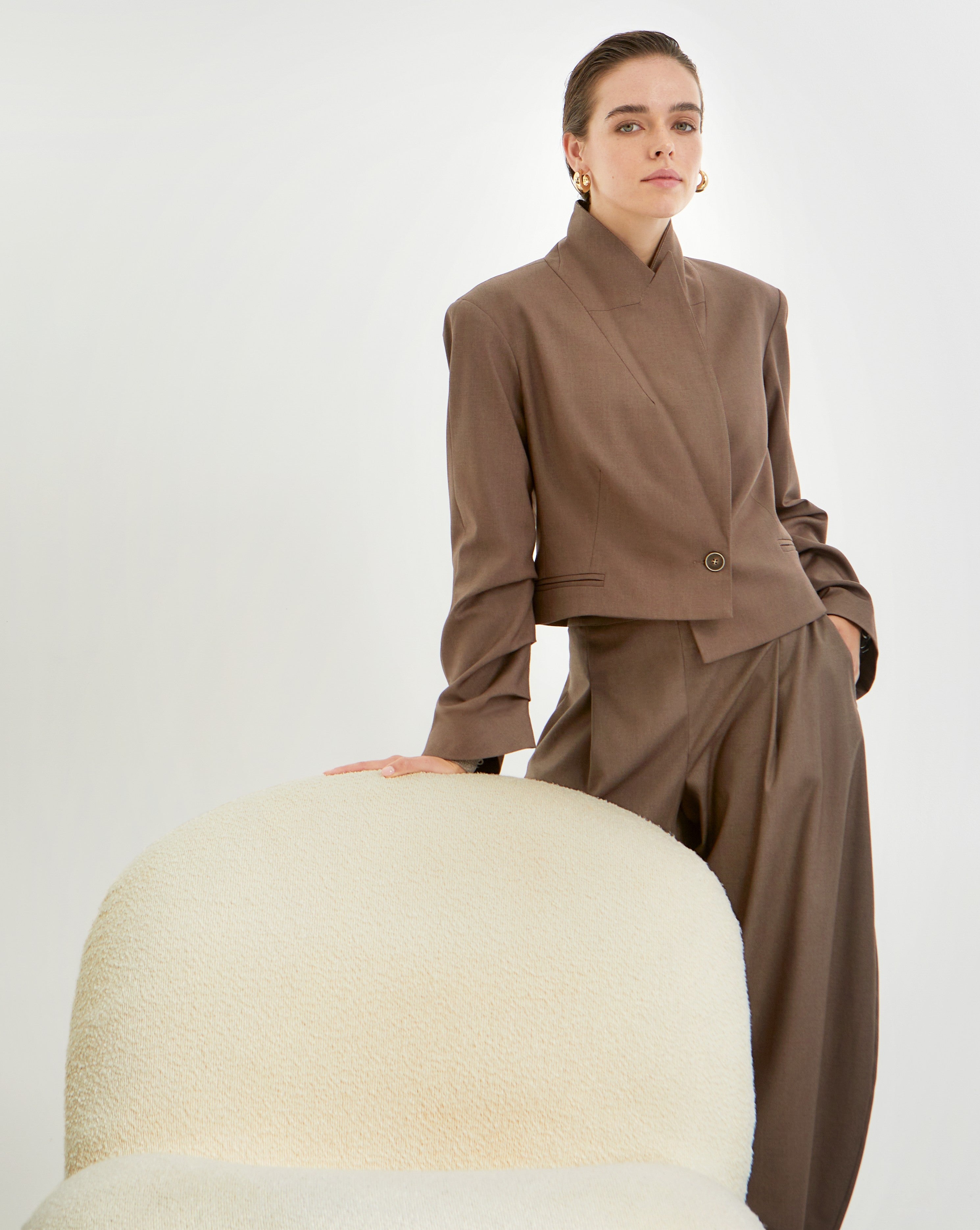 W26224  CROPPED BLAZER  WITH PLEATED SLEEVES