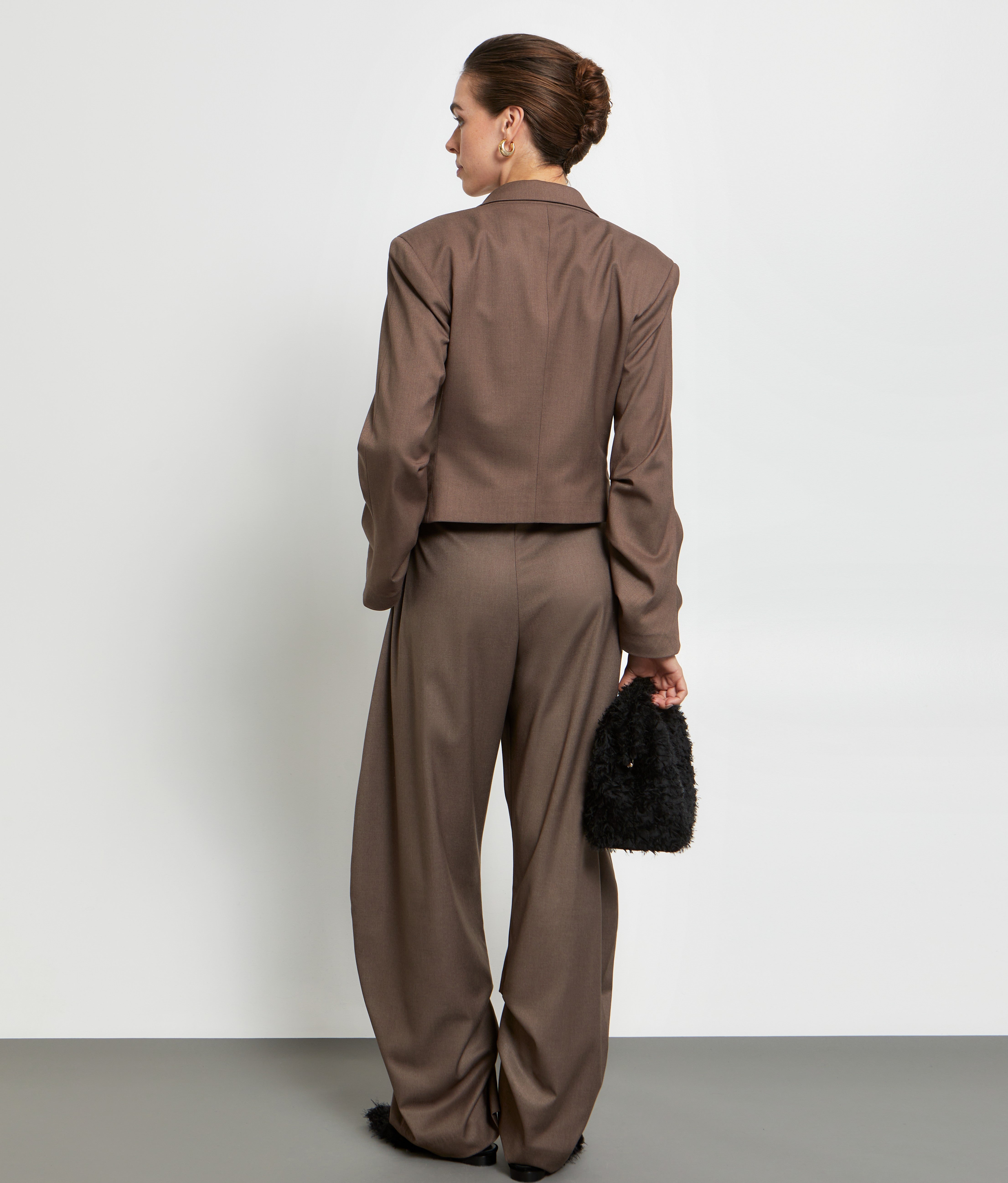 W26224  CROPPED BLAZER  WITH PLEATED SLEEVES