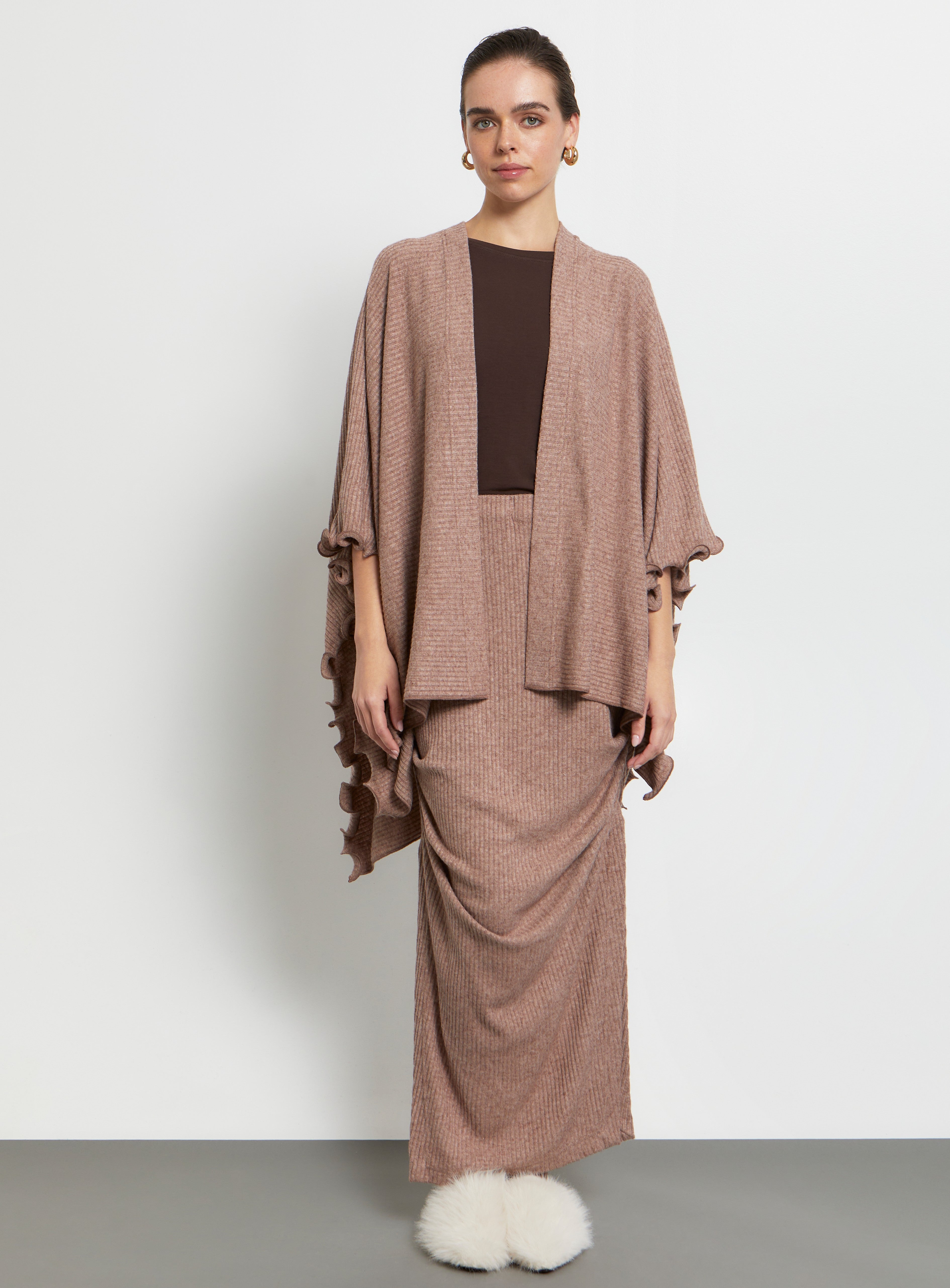 W26251 CAPE WITH  RUFFLED FINISHING