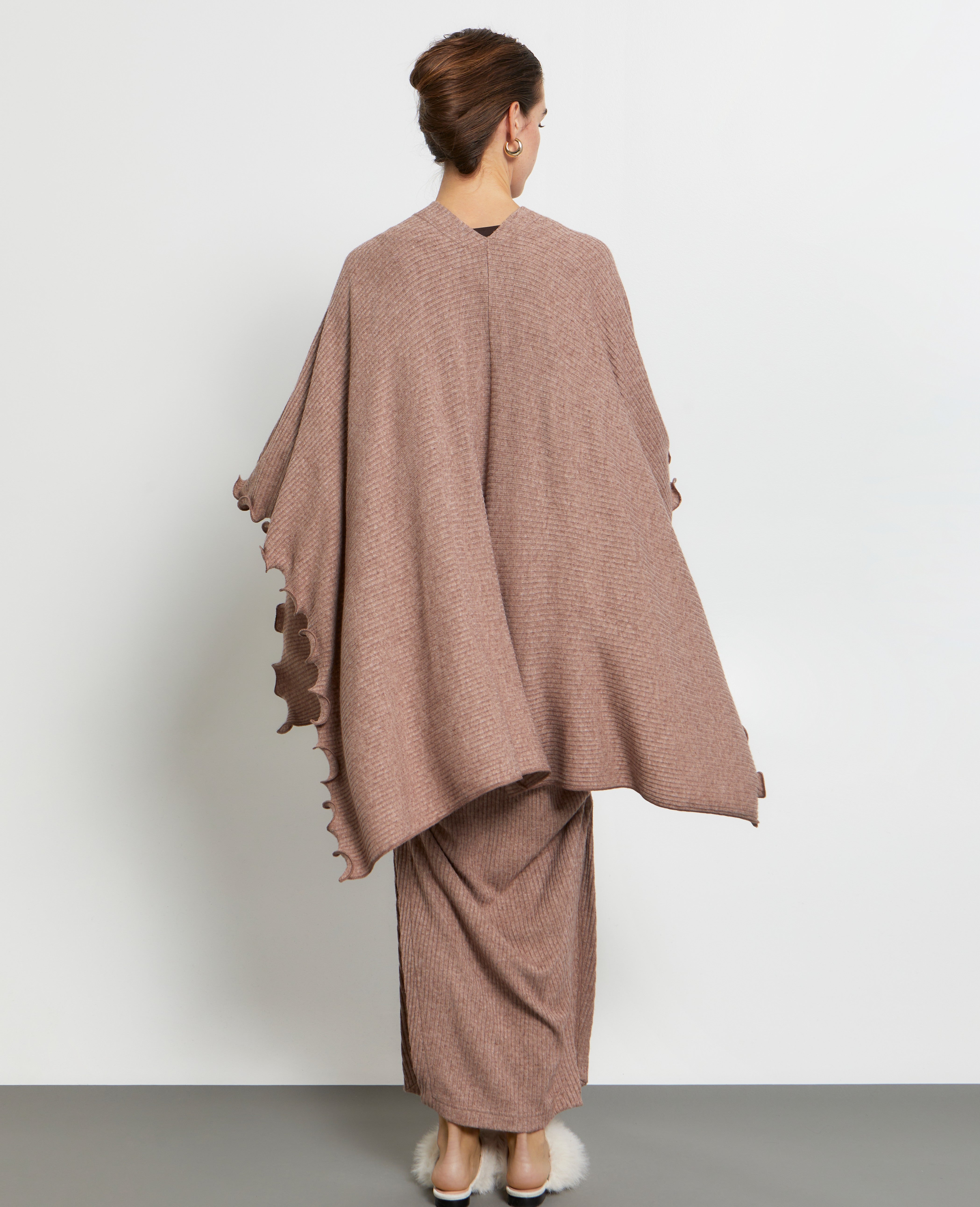 W26251 CAPE WITH  RUFFLED FINISHING