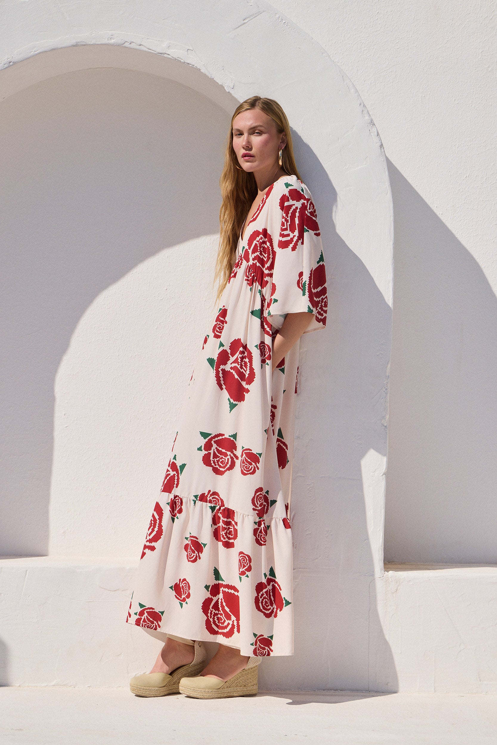 ‘ISMINI’ MAXI DRESS (WHITE ROSES)