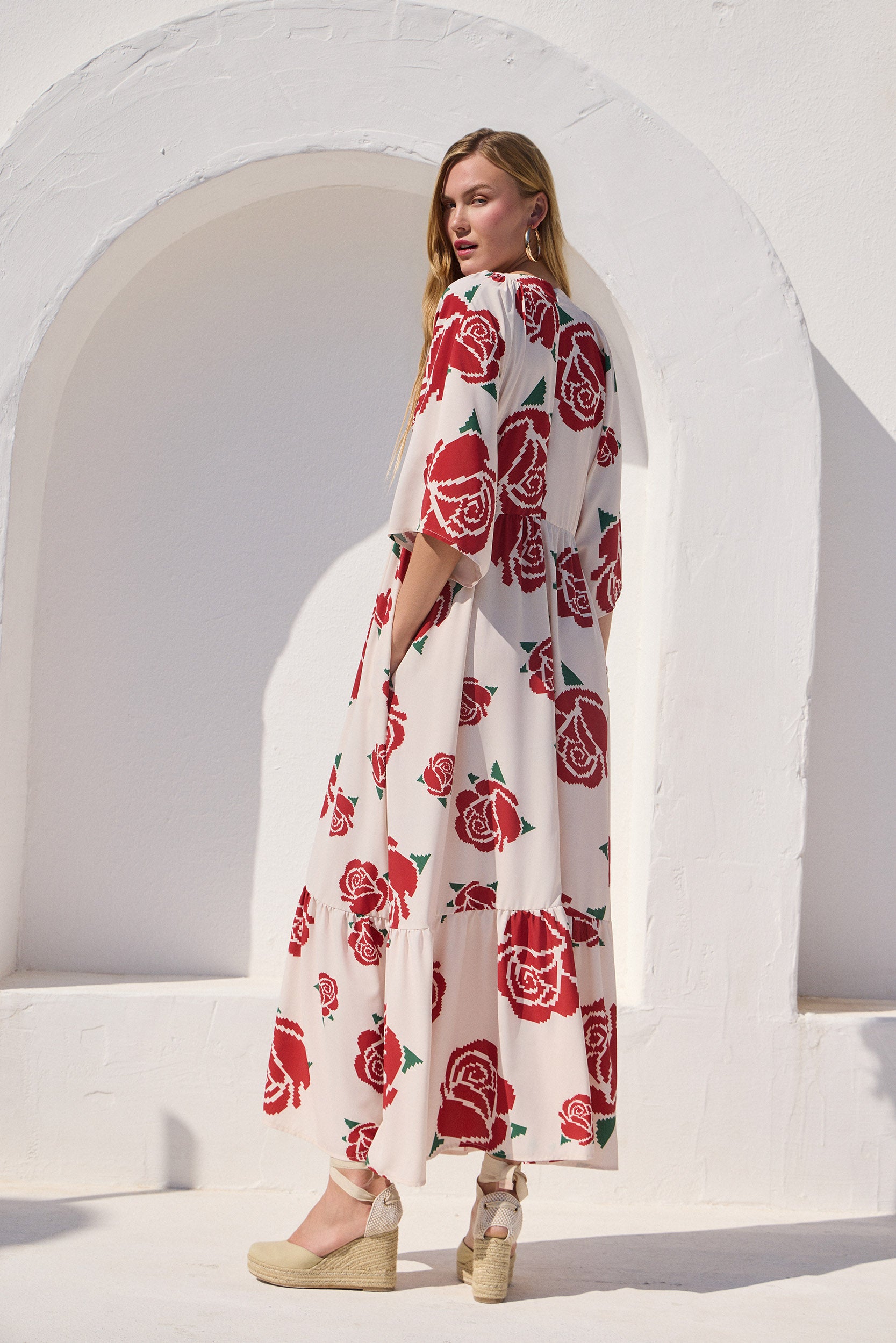 ‘ISMINI’ MAXI DRESS (WHITE ROSES)