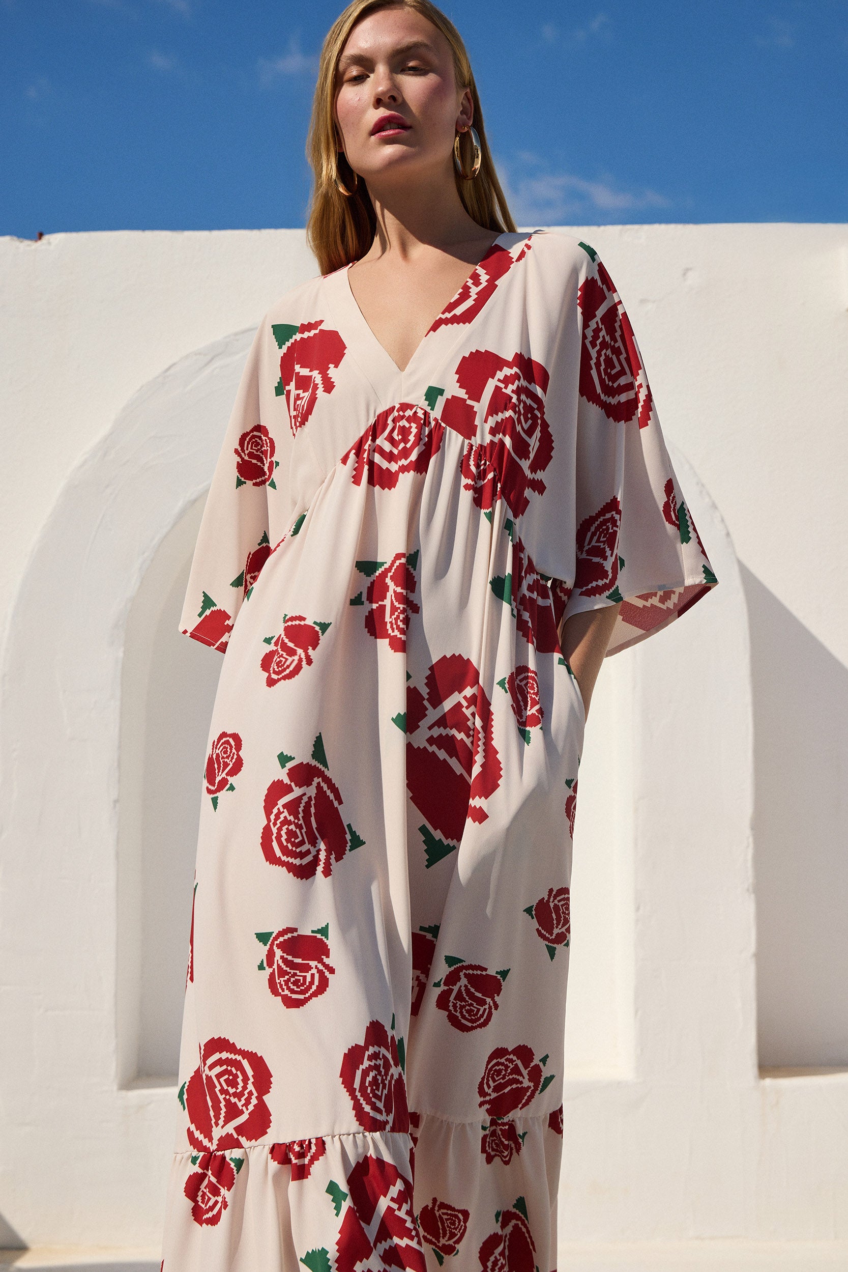 ‘ISMINI’ MAXI DRESS (WHITE ROSES)